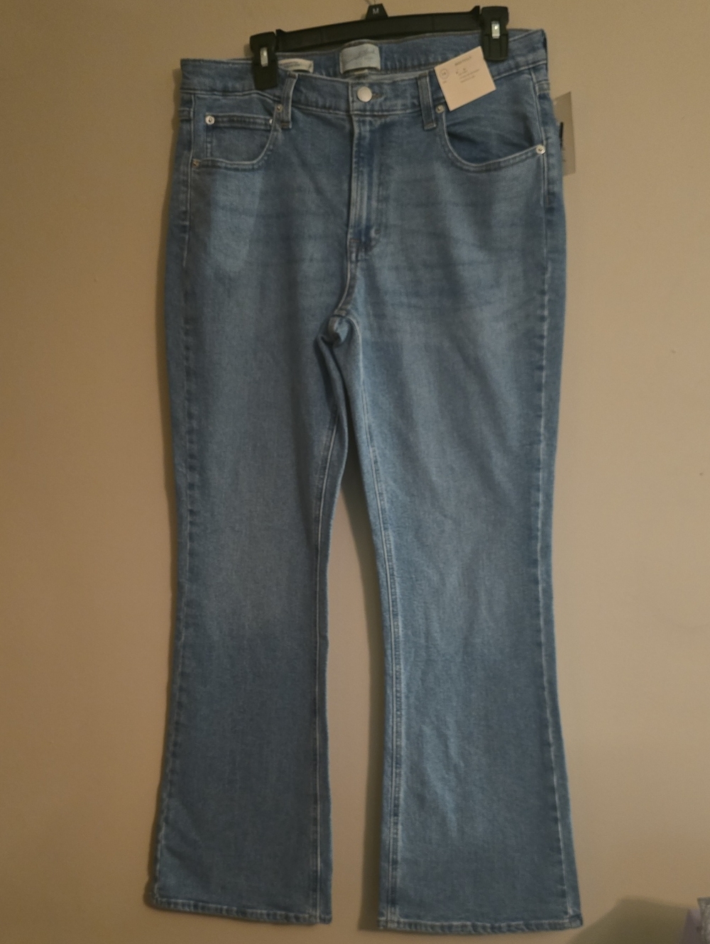 New Universal Thread Women's Size 14 Bootcut Mid-rise Medium Wash Denim Jeans